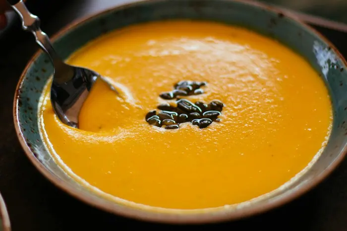 Velouté potimarron, lait de coco léger, gingembre frais